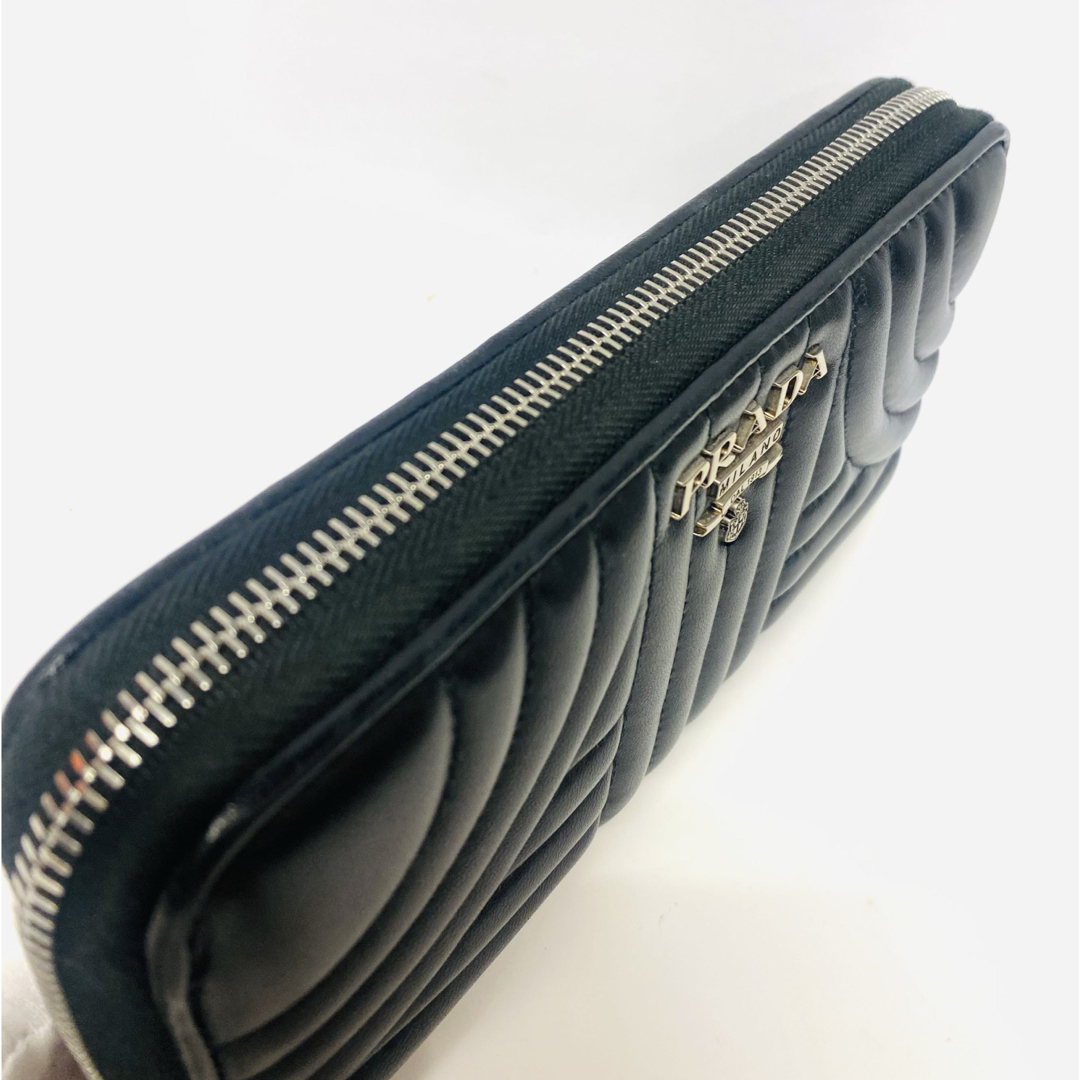 PRADA - 極美品 プラダ 長財布 レザー ラウンドファスナー PRADA - 極美品 プラダ 長財布 レザー ラウンドファスナー