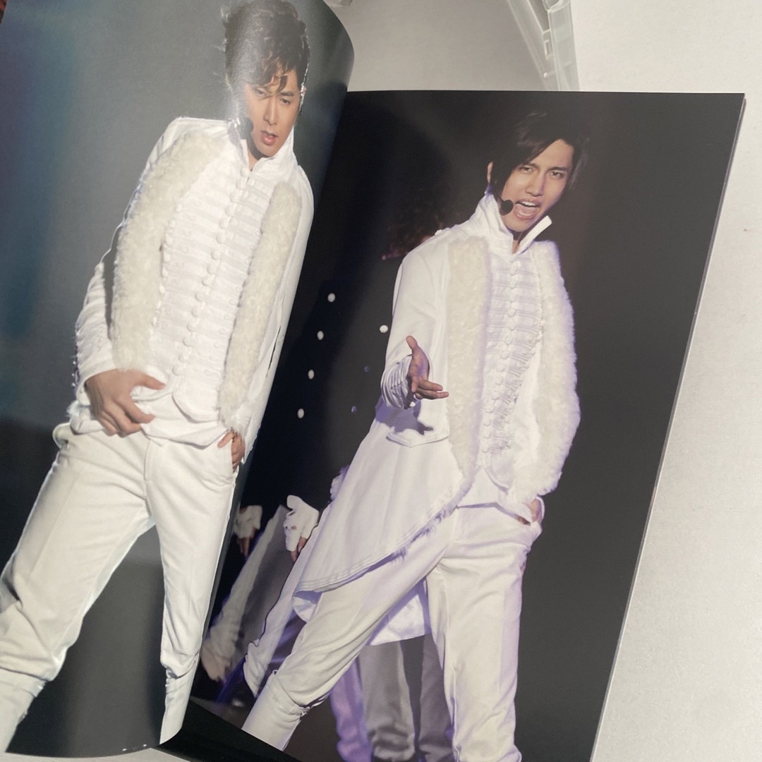 東方神起(トウホウシンキ)の【初回受注限定生産】東方神起 LIVETOUR2012～TONE～ DVD3枚組 エンタメ/ホビーのDVD/ブルーレイ(ミュージック)の商品写真