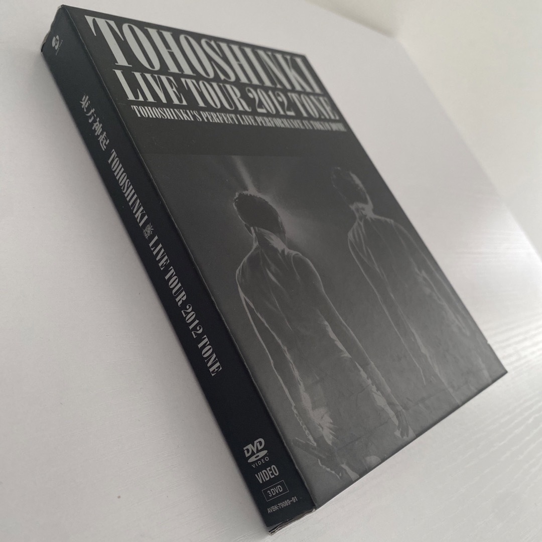東方神起(トウホウシンキ)の【初回受注限定生産】東方神起 LIVETOUR2012～TONE～ DVD3枚組 エンタメ/ホビーのDVD/ブルーレイ(ミュージック)の商品写真