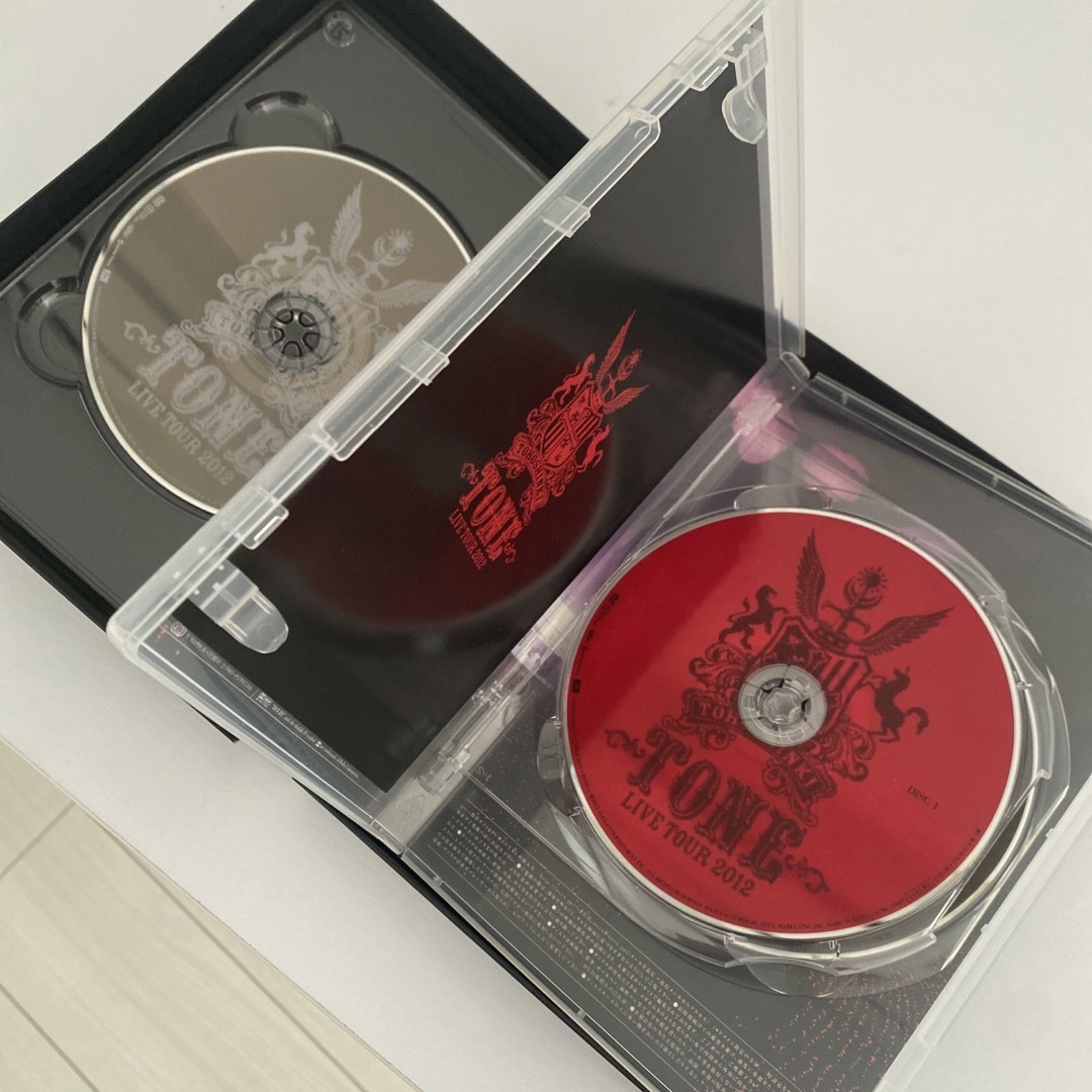 東方神起(トウホウシンキ)の【初回受注限定生産】東方神起 LIVETOUR2012～TONE～ DVD3枚組 エンタメ/ホビーのDVD/ブルーレイ(ミュージック)の商品写真