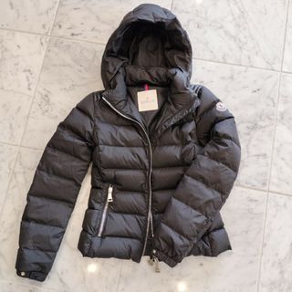 MONCLER(ダウンジャケット ・ ブラウン/茶色系)のフリマ MONCLER(ダウンジャケット ・ ブラウン/茶色系)のフリマ