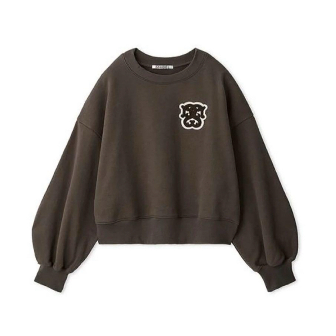 SNIDEL(スナイデル)のSNIDEL Sustainableワッペンロゴスウェット レディースのトップス(トレーナー/スウェット)の商品写真