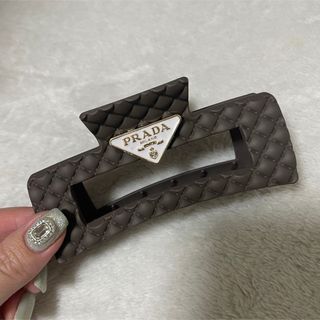 PRADA(バレッタ/ヘアクリップ)のフリマアイテム一覧 PRADA(バレッタ/ヘアクリップ)のフリマアイテム一覧