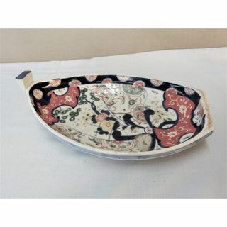 【舟型色絵皿　縁起文　舟盛り料理　鑑賞陶磁器】◆和食に料理人使って　伊万里　(食器)