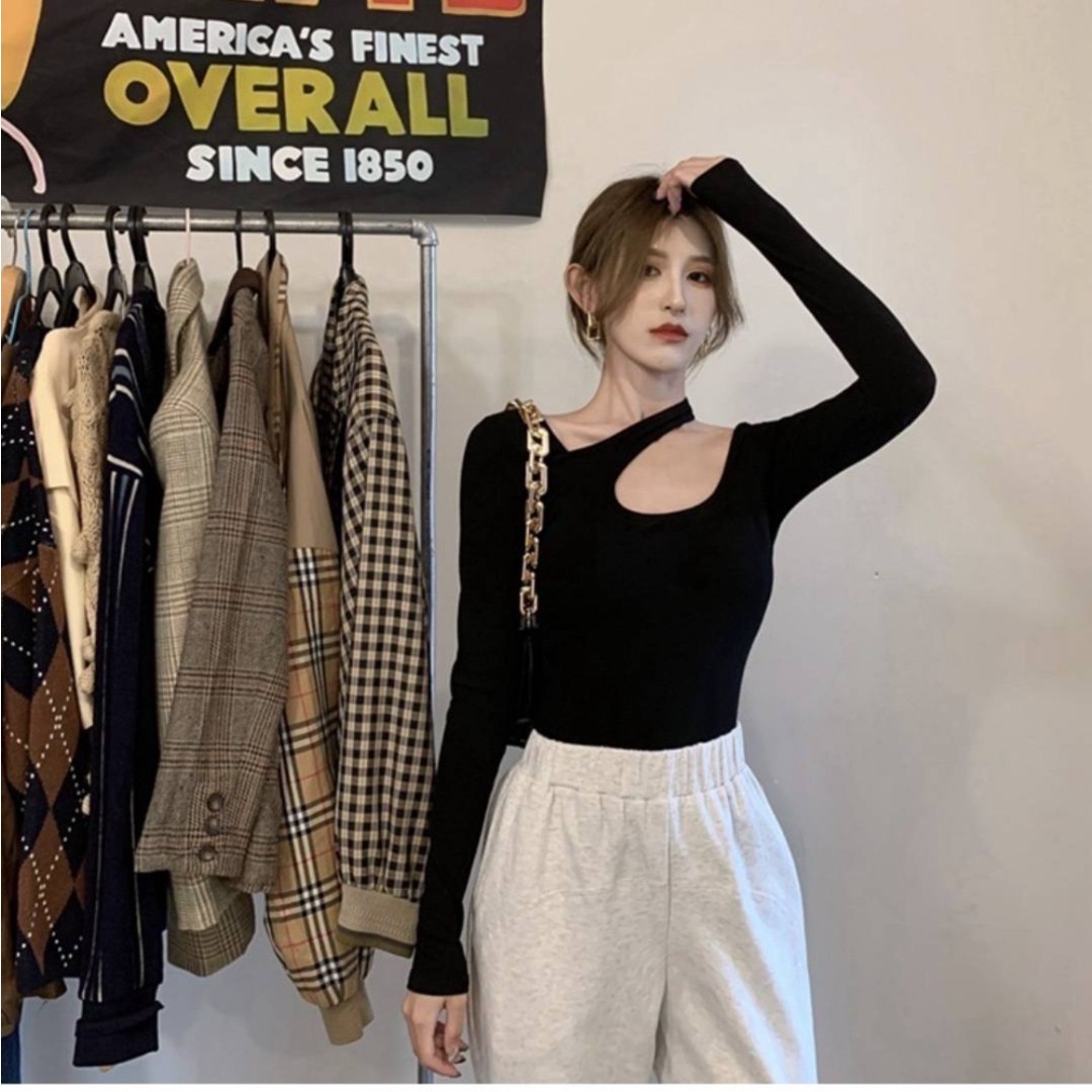 美品】カットアウトトップス 黒 L 韓国 おしゃれ 肩見せ 無地 美品】カットアウトトップス 黒 L 韓国 おしゃれ 肩見せ 無地