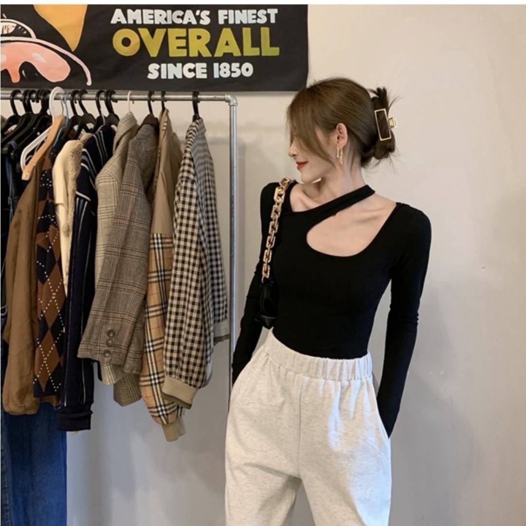 美品】カットアウトトップス 黒 L 韓国 おしゃれ 肩見せ 無地 美品】カットアウトトップス 黒 L 韓国 おしゃれ 肩見せ 無地