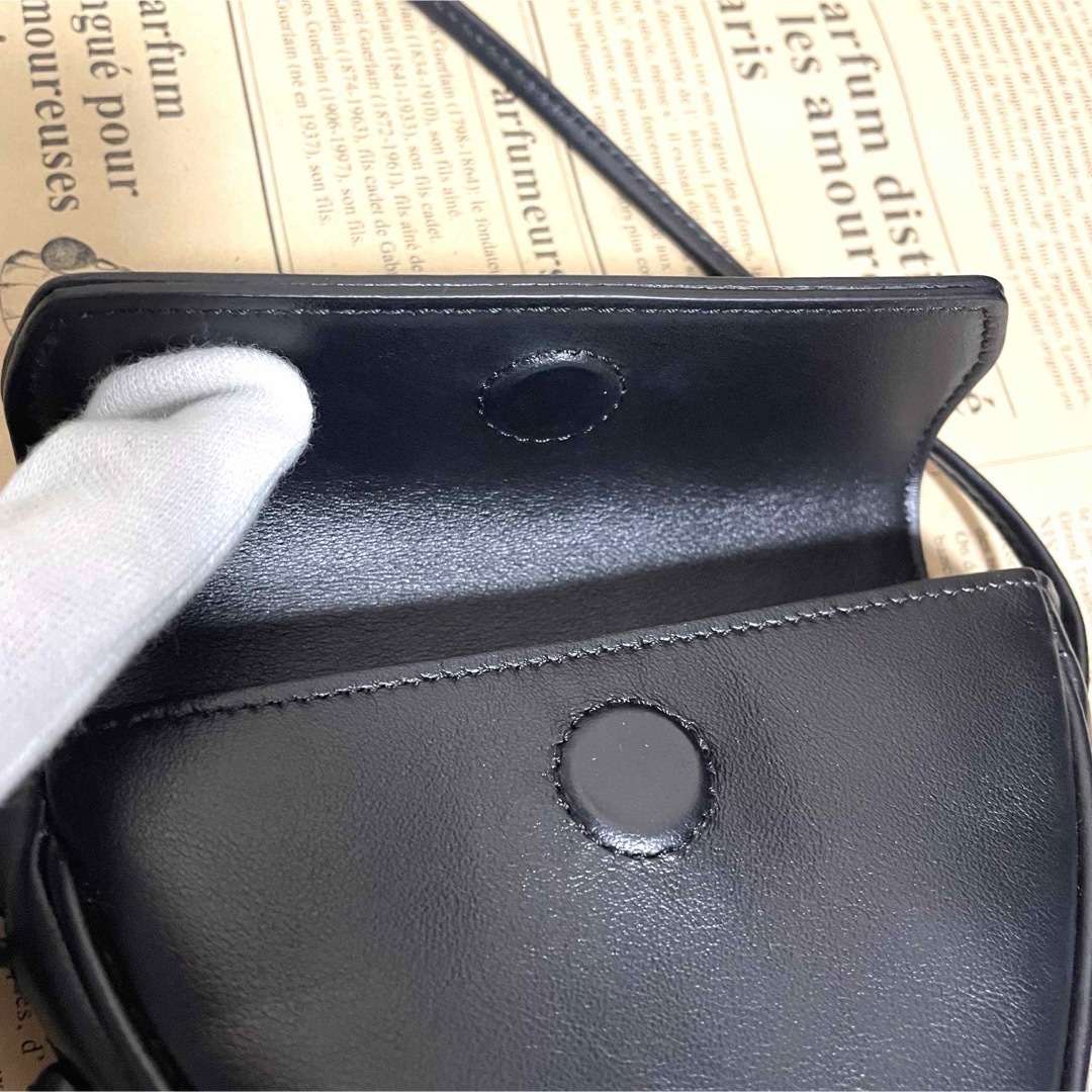 CELINE - セリーヌ トライアングル ショルダーバッグ ブラック CELINE - セリーヌ トライアングル ショルダーバッグ ブラック