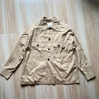 VINTAGE - オリーブグリーン ミリタリージャケット 花柄刺繍の VINTAGE - オリーブグリーン ミリタリージャケット 花柄刺繍の