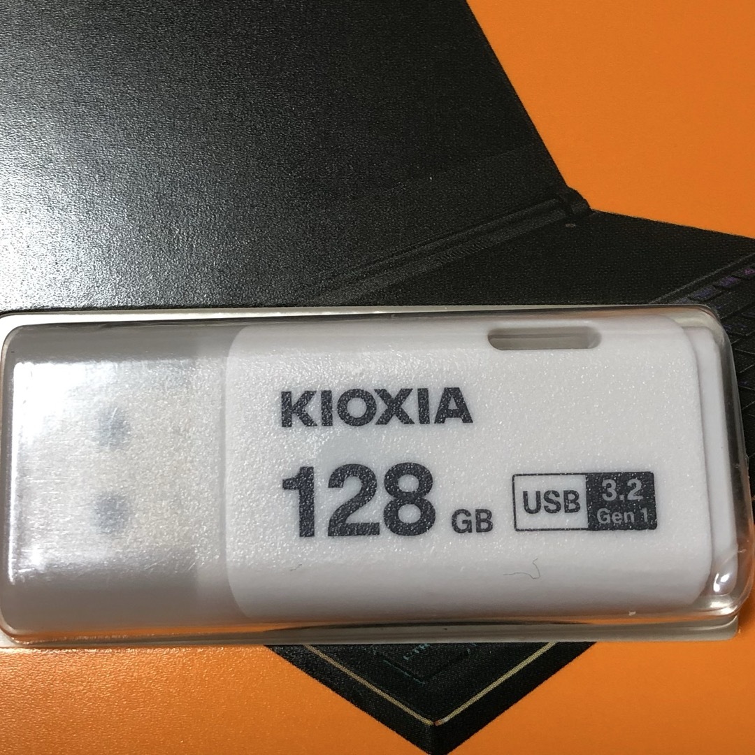 USBフラッシュメモリ 128GB USB 3.2 Gen 1 KIOXIA スマホ/家電/カメラのPC/タブレット(PC周辺機器)の商品写真