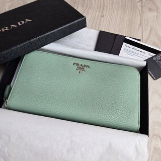 PRADA - 極美品✨プラダ ラウンドファスナー 長財布 エナメルの PRADA - 極美品✨プラダ ラウンドファスナー 長財布 エナメルの