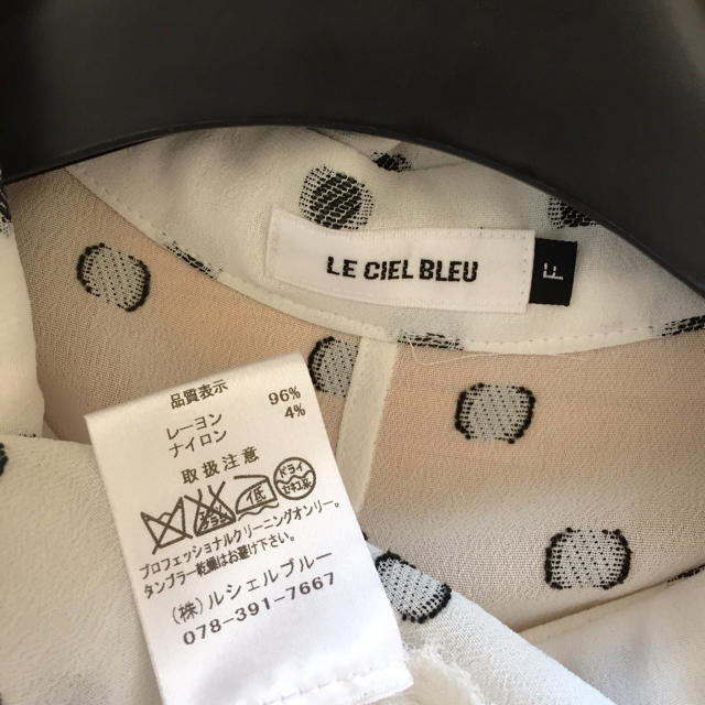 LE CIEL BLEU(ルシェルブルー)のルシェルブルー♡ドット柄さらさらシャツ レディースのトップス(シャツ/ブラウス(長袖/七分))の商品写真