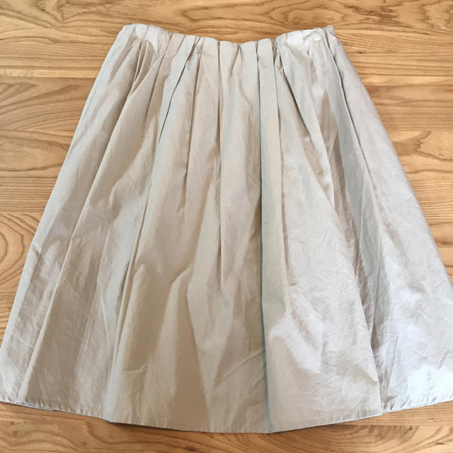 TIENS ecoute(ティアンエクート)のベージュ ギャザースカート レディースのスカート(ひざ丈スカート)の商品写真