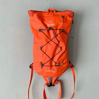 ARC'TERYX(バッグパック/リュック ・ オレンジ/橙色系)の ARC'TERYX(バッグパック/リュック ・ オレンジ/橙色系)の