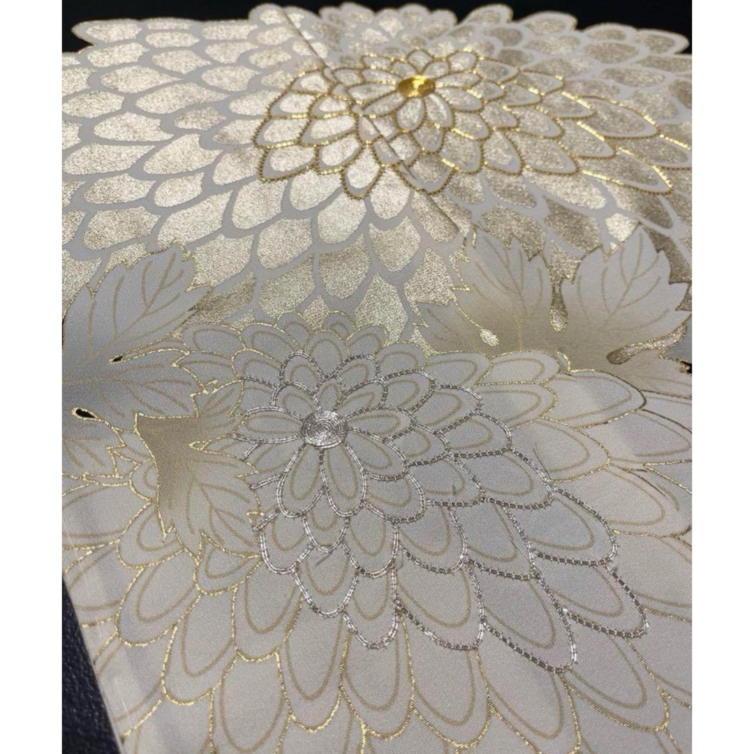 吉澤の友禅】吉澤織物◇金銀箔・金駒刺繍黒留袖 菊の通販 by 吉澤の友禅】吉澤織物◇金銀箔・金駒刺繍黒留袖 菊の通販 by