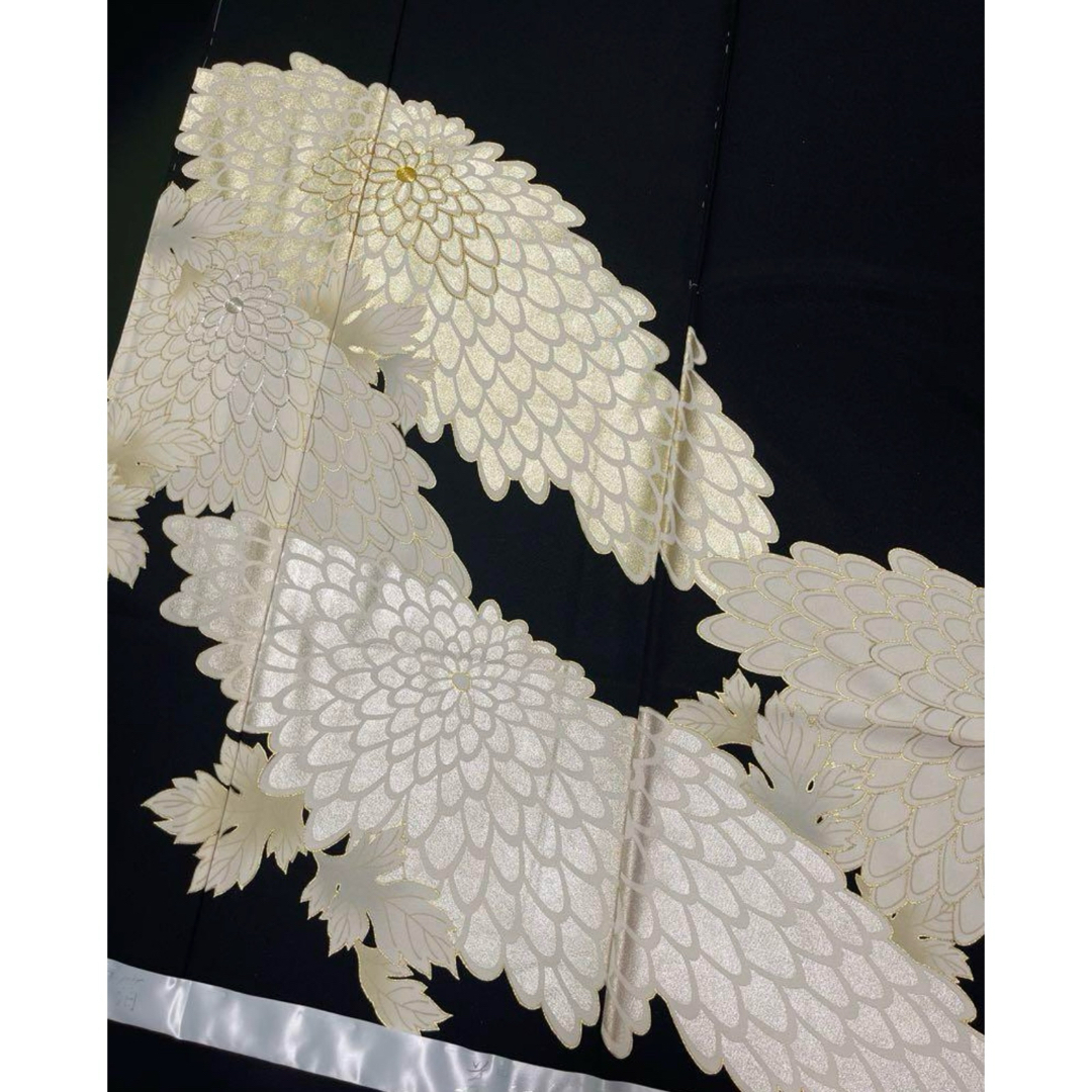 吉澤の友禅】吉澤織物◇金銀箔・金駒刺繍黒留袖 菊の通販 by 吉澤の友禅】吉澤織物◇金銀箔・金駒刺繍黒留袖 菊の通販 by