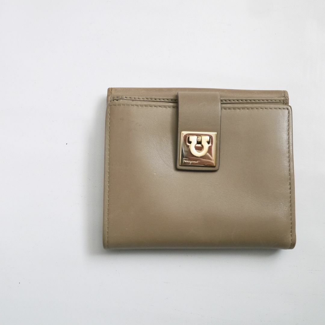 Salvatore Ferragamo - ✈ 希少　フェラガモ　ガンチーニ　レザー　2つ折り 財布　定期入れ　ミルクティー