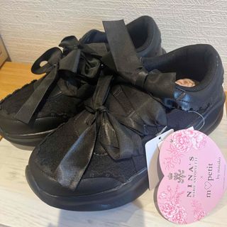 しまむら - mumuさんコラボ*かかとなしスニーカーの通販 by しまむら - mumuさんコラボ*かかとなしスニーカーの通販 by