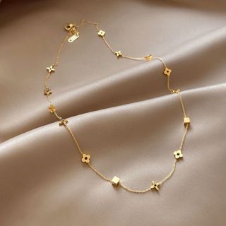ひ600 超美品 本珊瑚 沖縄水産 本珊瑚 赤サンゴ 3連ネックレスの ひ600 超美品 本珊瑚 沖縄水産 本珊瑚 赤サンゴ 3連ネックレスの