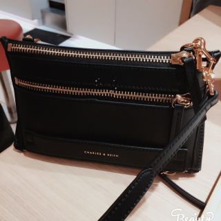 チャールズアンドキース(Charles and Keith)の美品！チャールズアンドキース　ブラックショルダー(ショルダーバッグ)