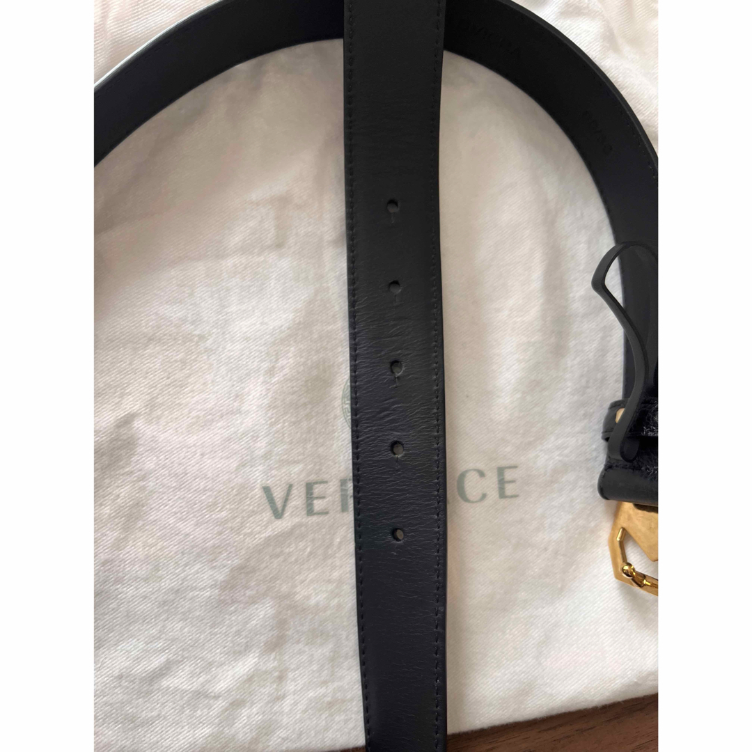 VERSACE - 美品!VERSACE黒レザー ベルト メデューサ 金色 VERSACE - 美品!VERSACE黒レザー ベルト メデューサ 金色