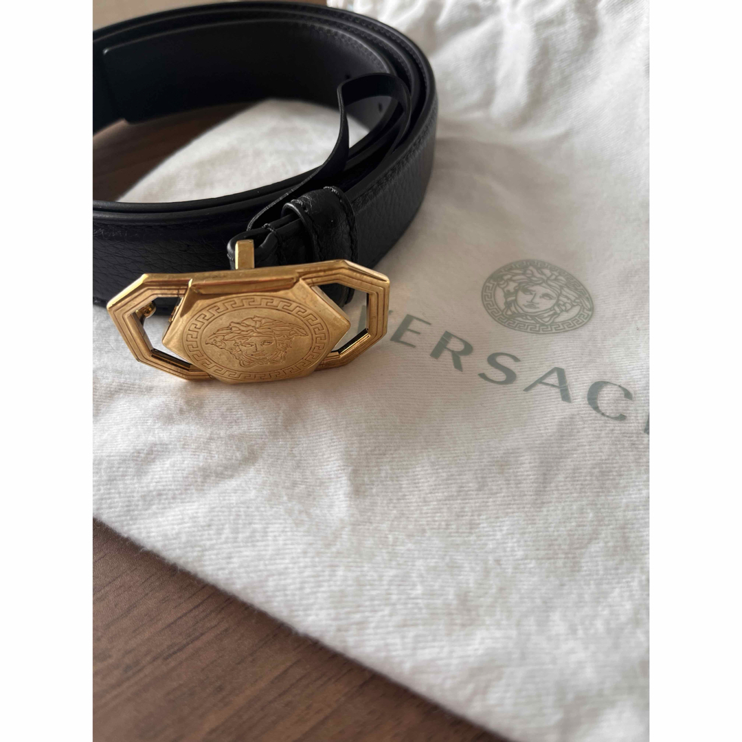 VERSACE - 美品!VERSACE黒レザー ベルト メデューサ 金色 VERSACE - 美品!VERSACE黒レザー ベルト メデューサ 金色