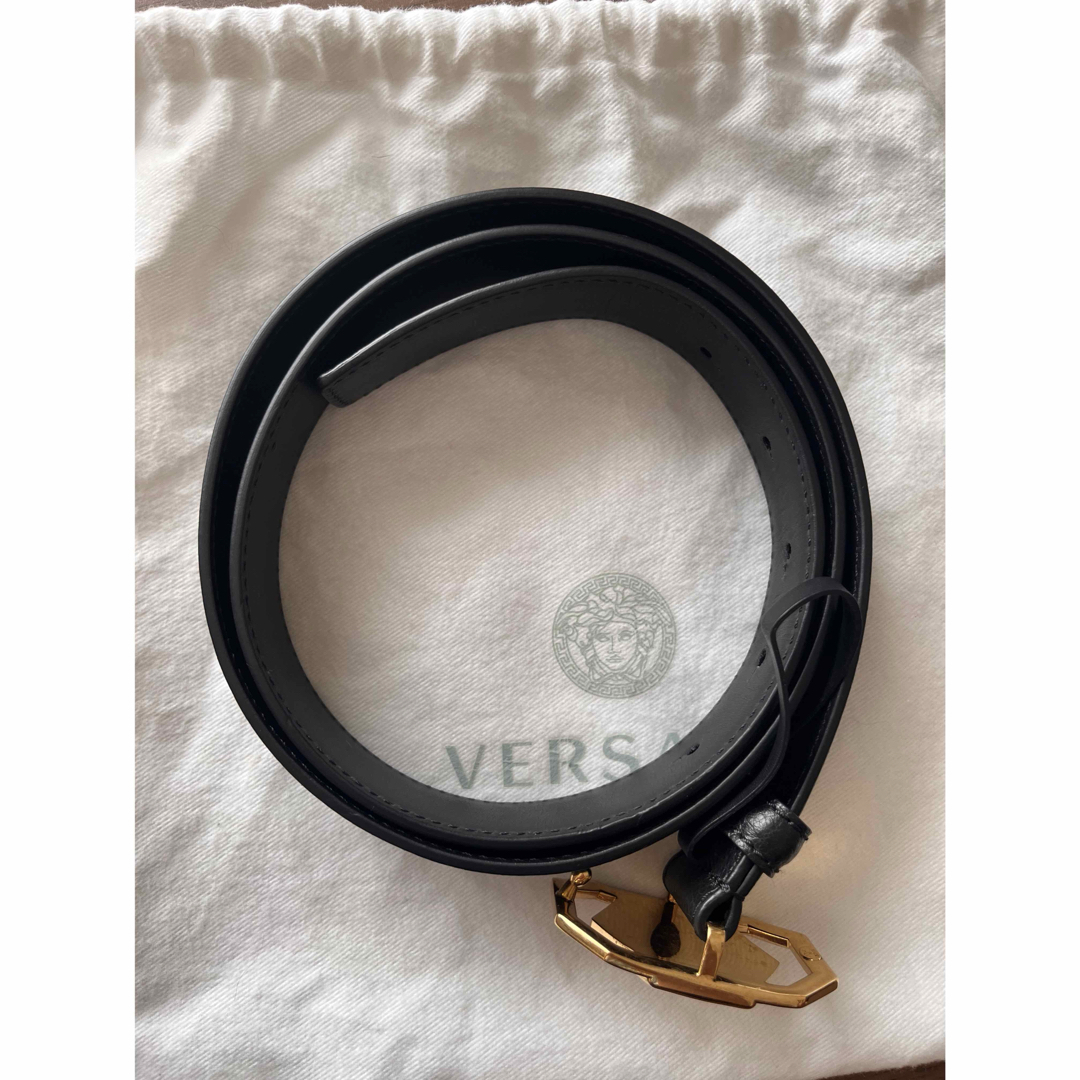 VERSACE - 美品!VERSACE黒レザー ベルト メデューサ 金色 VERSACE - 美品!VERSACE黒レザー ベルト メデューサ 金色