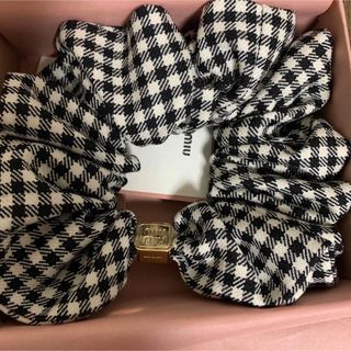 MIU MIU - ミュウミュウ MIUMIU クリスタルチャーム付き MIU MIU - ミュウミュウ MIUMIU クリスタルチャーム付き