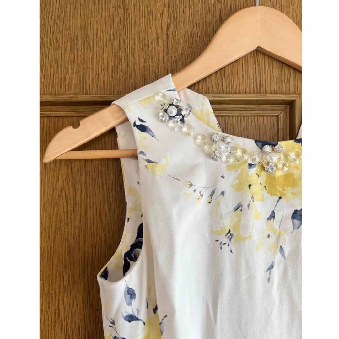SNIDEL - 【新品タグ無し】snidel スナイデル 花柄 ビジュー SNIDEL - 【新品タグ無し】snidel スナイデル 花柄 ビジュー