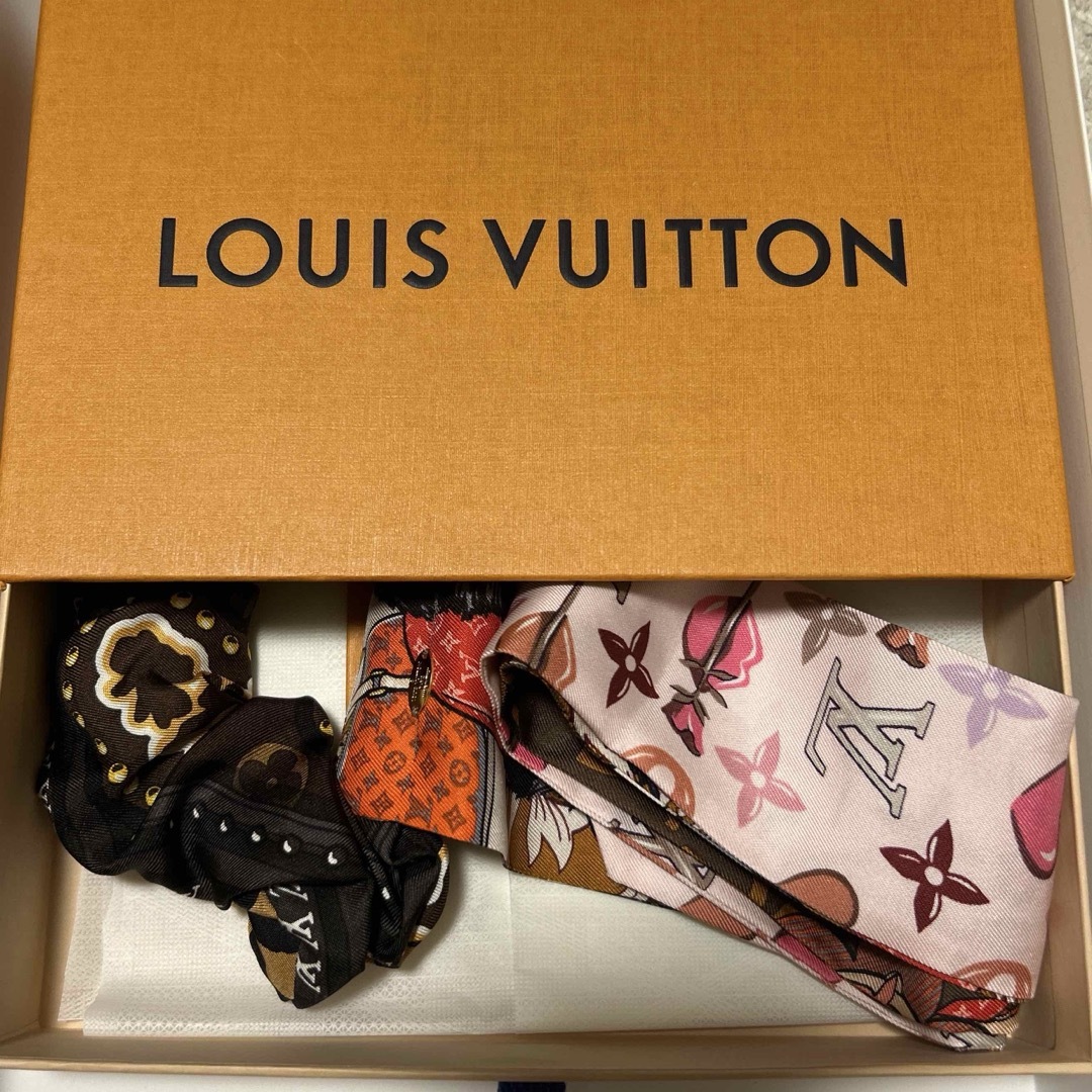 LOUIS VUITTON - 【未使用】ルイヴィトンスカーフシュシュの通販 LOUIS VUITTON - 【未使用】ルイヴィトンスカーフシュシュの通販