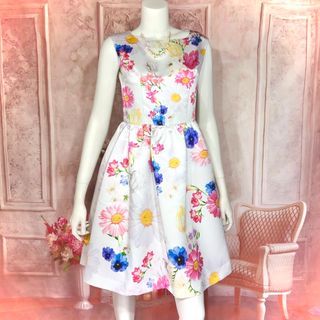 Chesty - まいまい着用♡フラワービジューレースワンピースの Chesty - まいまい着用♡フラワービジューレースワンピースの