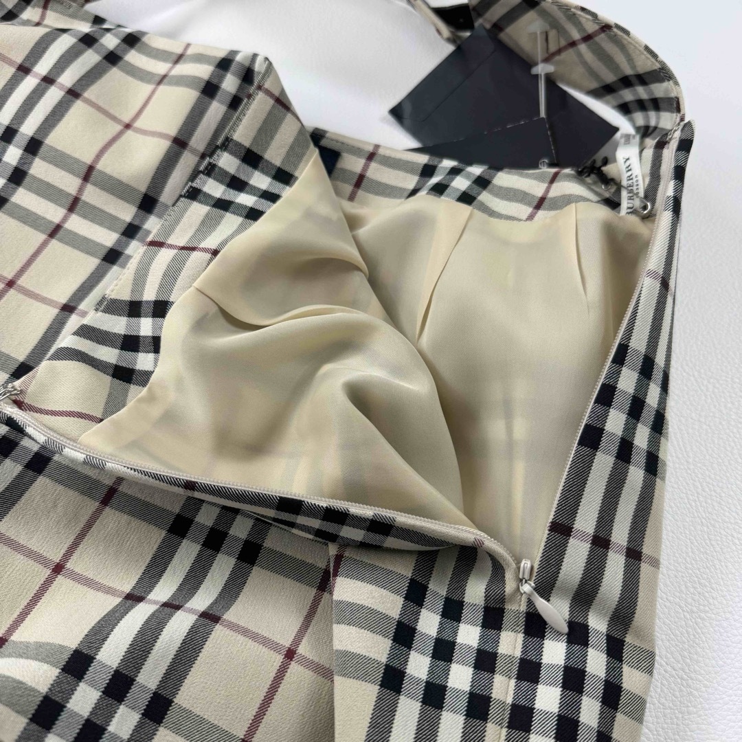 BURBERRY - 未使用タグ付✨バーバリー ストレッチ タイト BURBERRY - 未使用タグ付✨バーバリー ストレッチ タイト