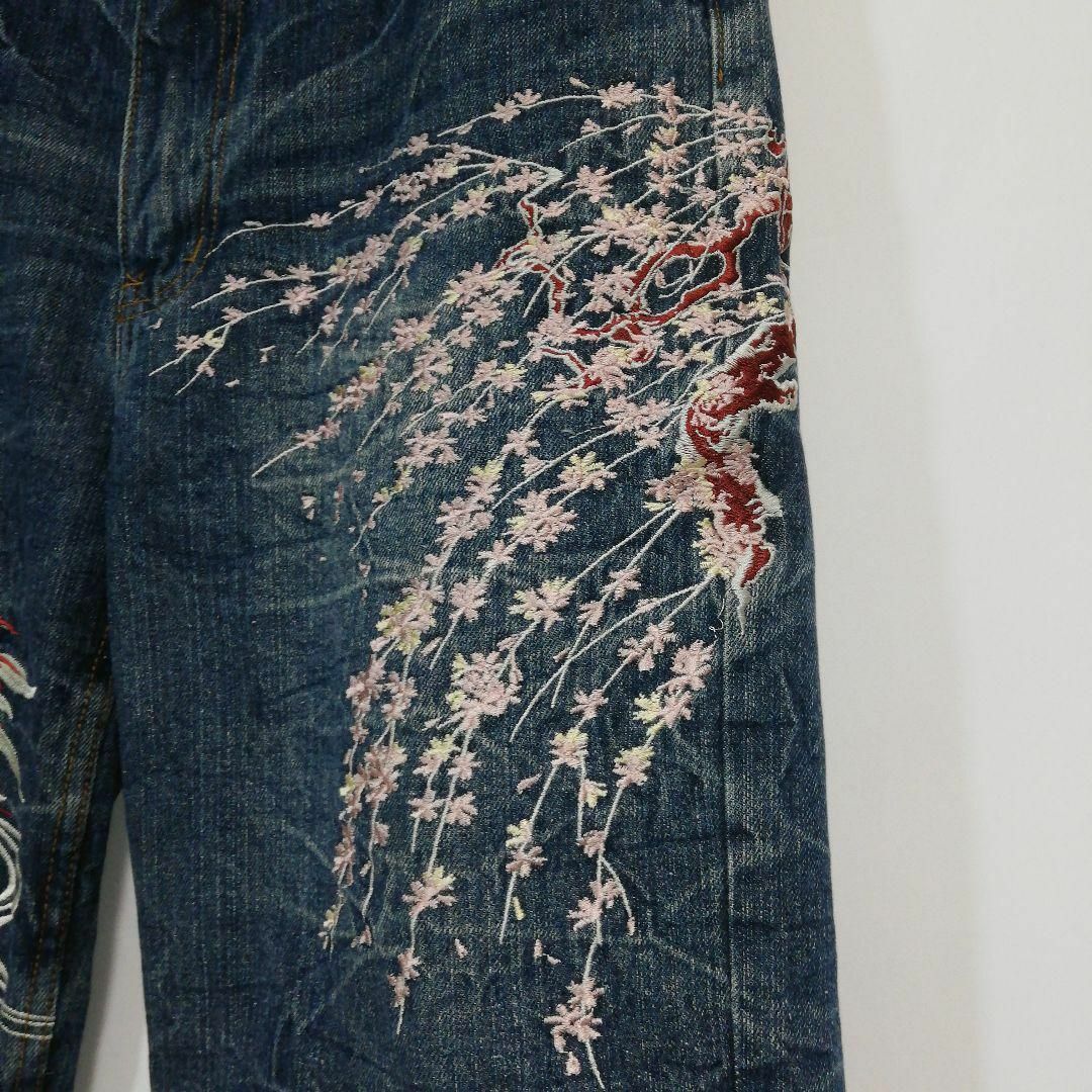 飛翔白麗 桜 金魚 和柄 和風 デニムハーフパンツ ショートパンツ 短パン 34 メンズのパンツ(ショートパンツ)の商品写真
