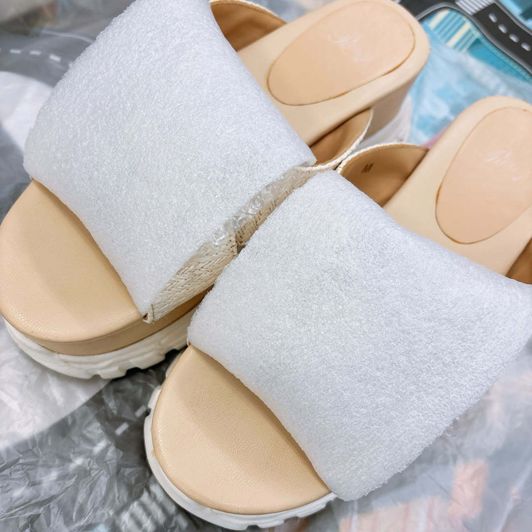 Rady - 【中古】 Rady ビジュー付き 厚底サンダル ホワイト Rady - 【中古】 Rady ビジュー付き 厚底サンダル ホワイト