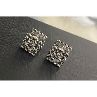 LOEWE(ピアス ・ シルバー/銀色系)のフリマアイテム一覧 LOEWE(ピアス ・ シルバー/銀色系)のフリマアイテム一覧