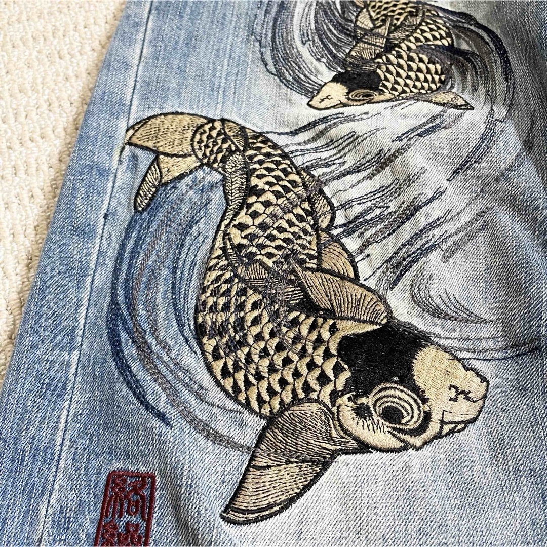 絡繰魂 - サイズW33 絡繰魂 鯉 刺繍 ストレートデニムの通販 by 絡繰魂 - サイズW33 絡繰魂 鯉 刺繍 ストレートデニムの通販 by