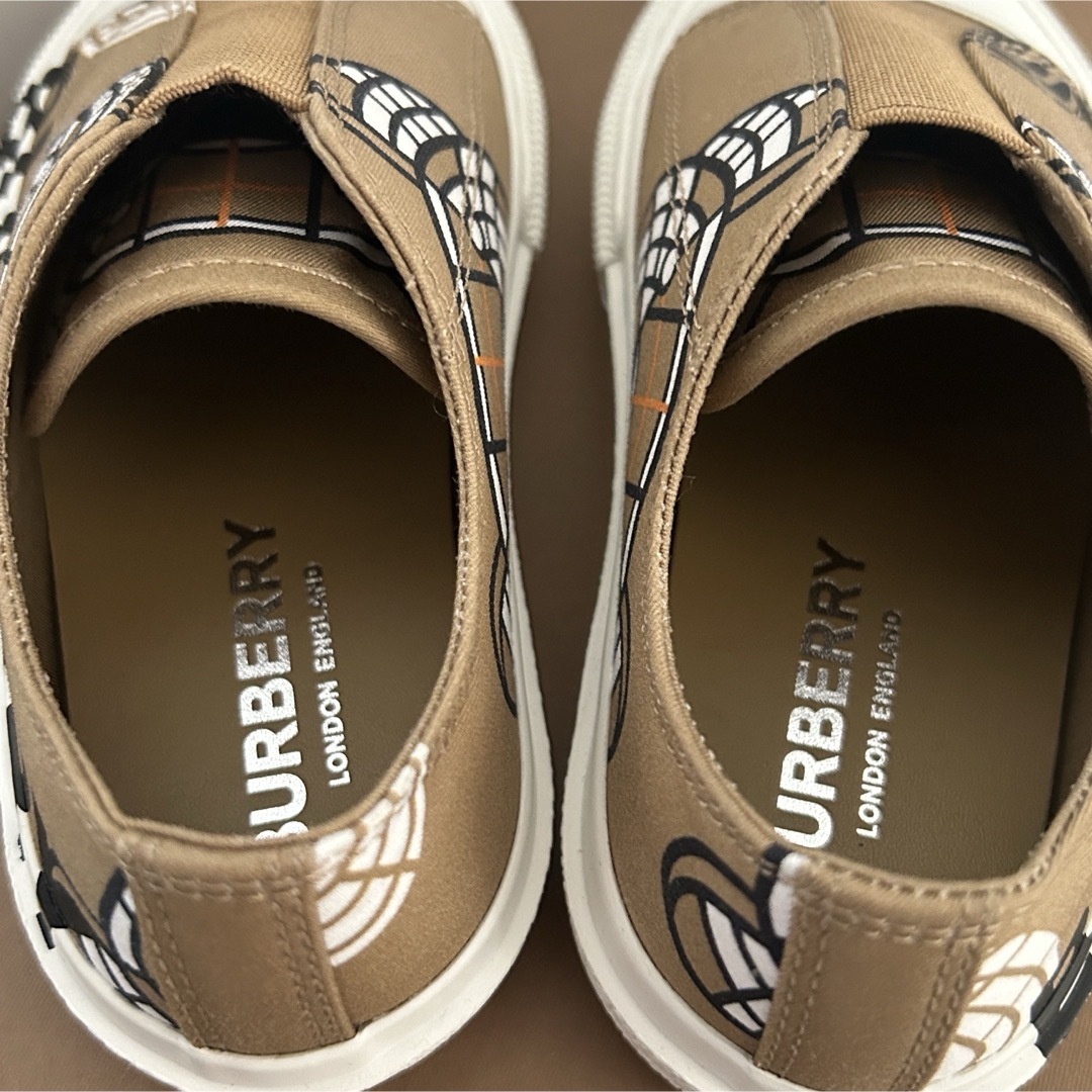 BURBERRY - 未使用 Burberry バーバリーベア キッズスニーカーの BURBERRY - 未使用 Burberry バーバリーベア キッズスニーカーの