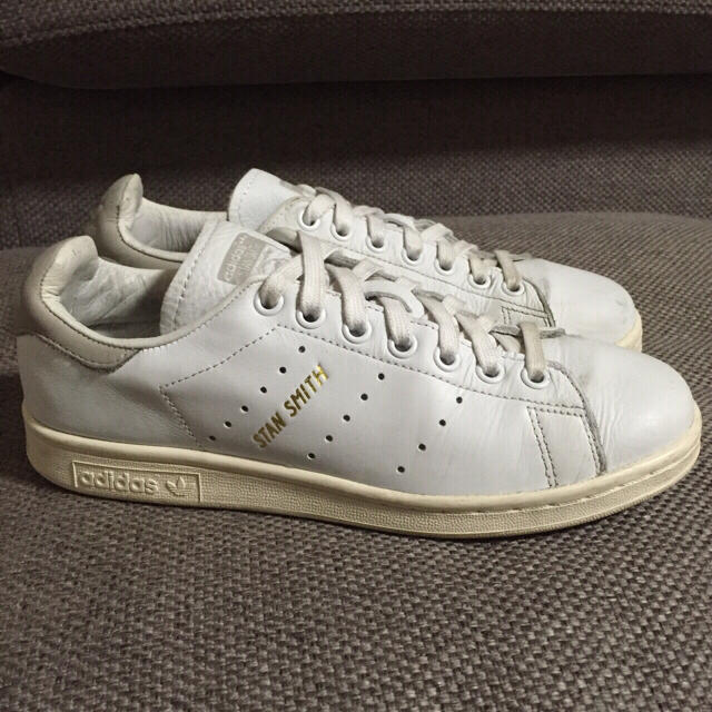 adidas(アディダス)のおび様 専用♡ adidas stan smith グレー ♡ 23.5 レディースの靴/シューズ(スニーカー)の商品写真