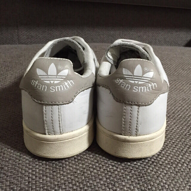 adidas(アディダス)のおび様 専用♡ adidas stan smith グレー ♡ 23.5 レディースの靴/シューズ(スニーカー)の商品写真