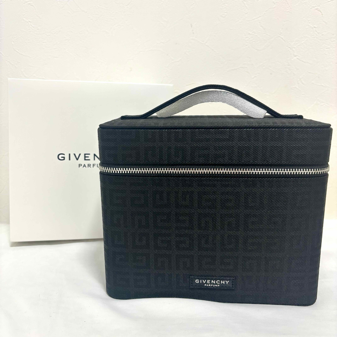 GIVENCHY - GIVENCHY【新品未使用】バニティ ポーチ ジバンシー GIVENCHY - GIVENCHY【新品未使用】バニティ ポーチ ジバンシー