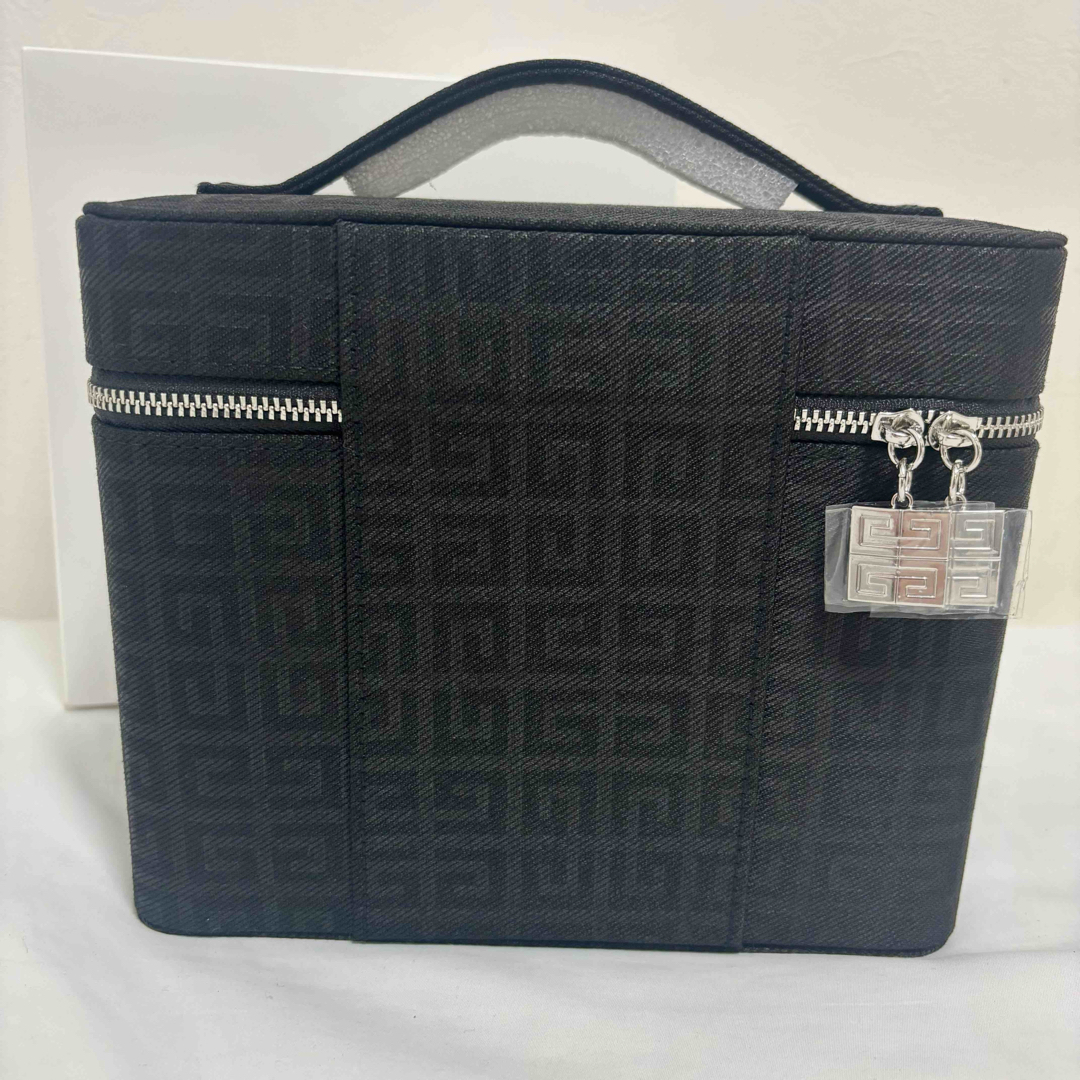 GIVENCHY - GIVENCHY【新品未使用】バニティ ポーチ ジバンシー GIVENCHY - GIVENCHY【新品未使用】バニティ ポーチ ジバンシー