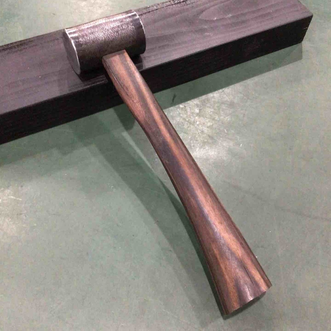 美品】天龍 丸ダルマ玄翁 150匁 槌目仕上 柄に割れあり 【川口店 美品】天龍 丸ダルマ玄翁 150匁 槌目仕上 柄に割れあり 【川口店