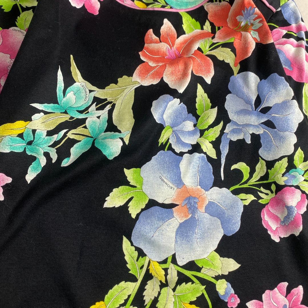 【限定価格セール！】 美品 状態良好 黒 カラフル 綿100% 花柄 カットソー レオナール トップス