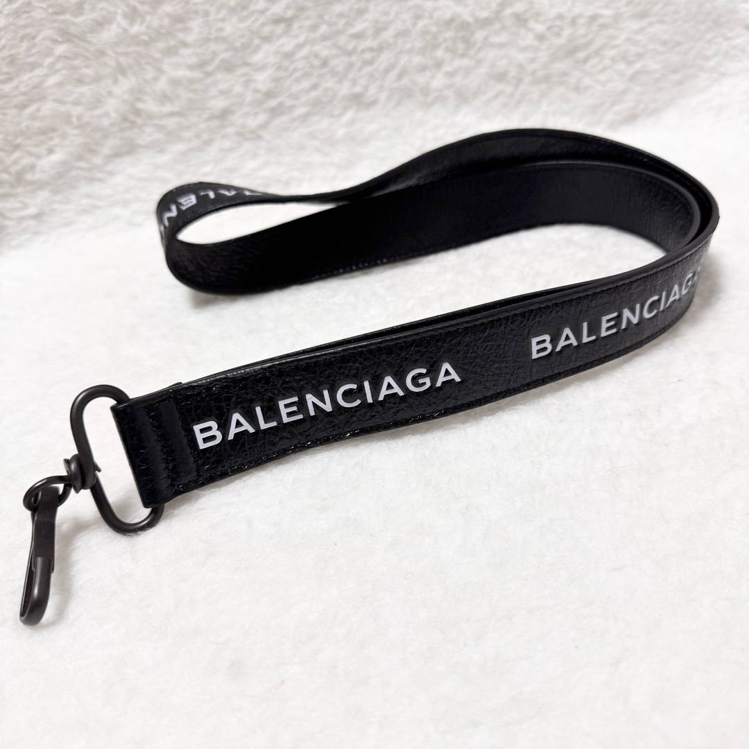 新作 BALENCIAGA - バレンシアガ ネック ストラップ レザー 新作 BALENCIAGA - バレンシアガ ネック ストラップ レザー