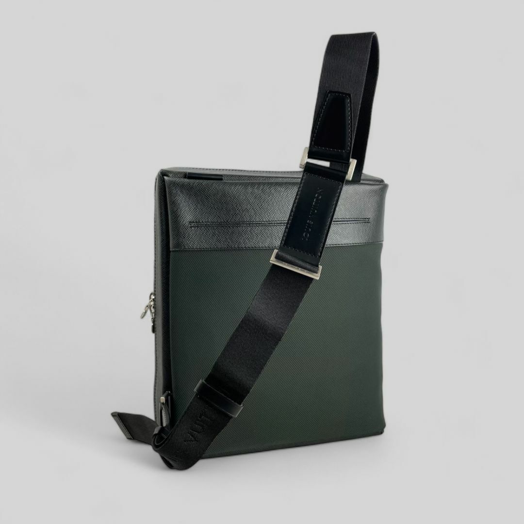 LOUIS VUITTON - ほぼ未使用○ルイ ヴィトン○ タイガ ベルーガ LOUIS VUITTON - ほぼ未使用○ルイ ヴィトン○ タイガ ベルーガ
