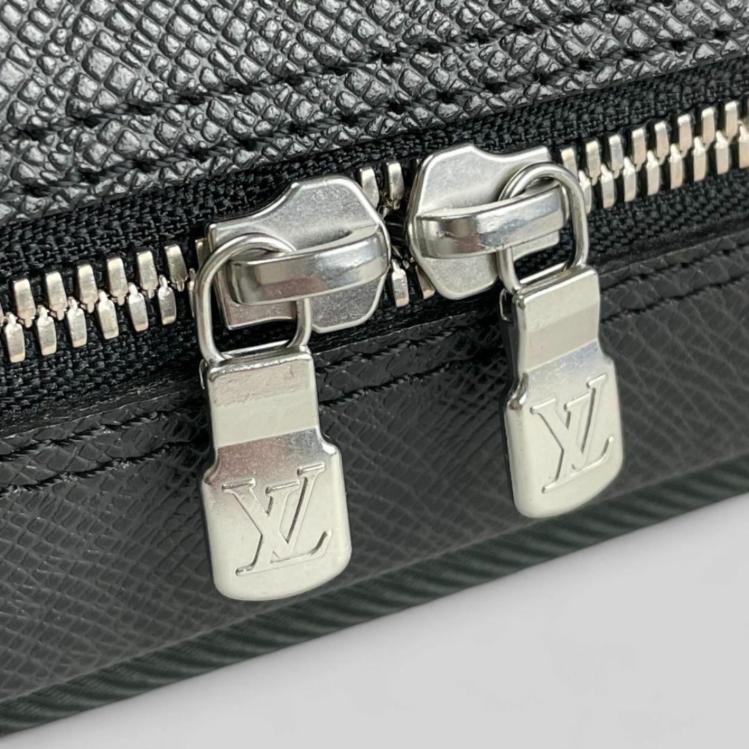 LOUIS VUITTON - ほぼ未使用○ルイ ヴィトン○ タイガ ベルーガ LOUIS VUITTON - ほぼ未使用○ルイ ヴィトン○ タイガ ベルーガ