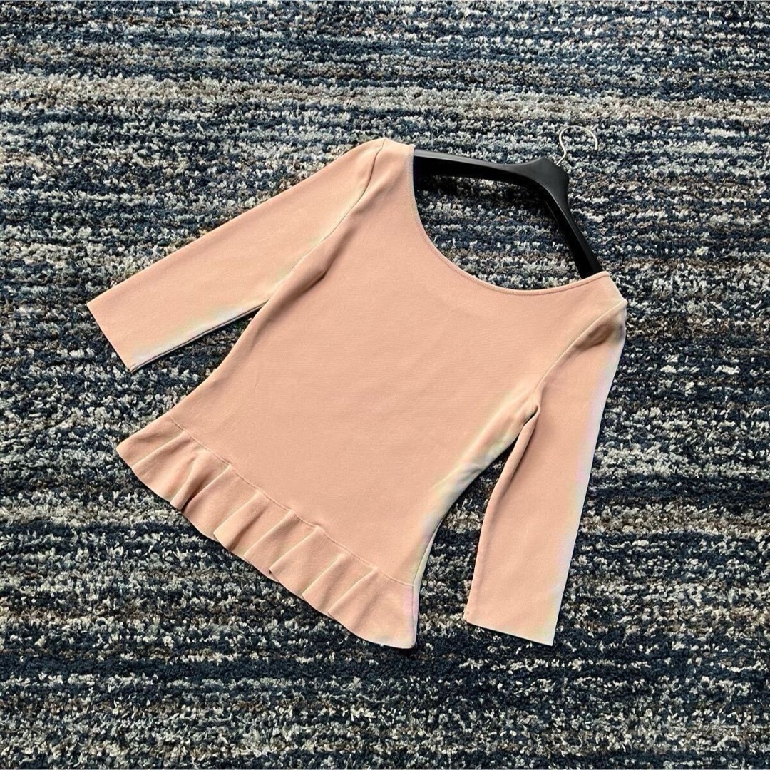 FOXEY - FOXEY NY 40 ピンクベージュ系 バックペプラムニットの FOXEY - FOXEY NY 40 ピンクベージュ系 バックペプラムニットの