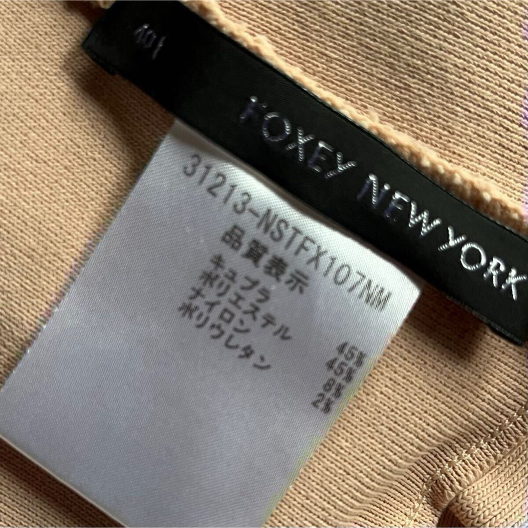 FOXEY - FOXEY NY 40 ピンクベージュ系 バックペプラムニットの FOXEY - FOXEY NY 40 ピンクベージュ系 バックペプラムニットの