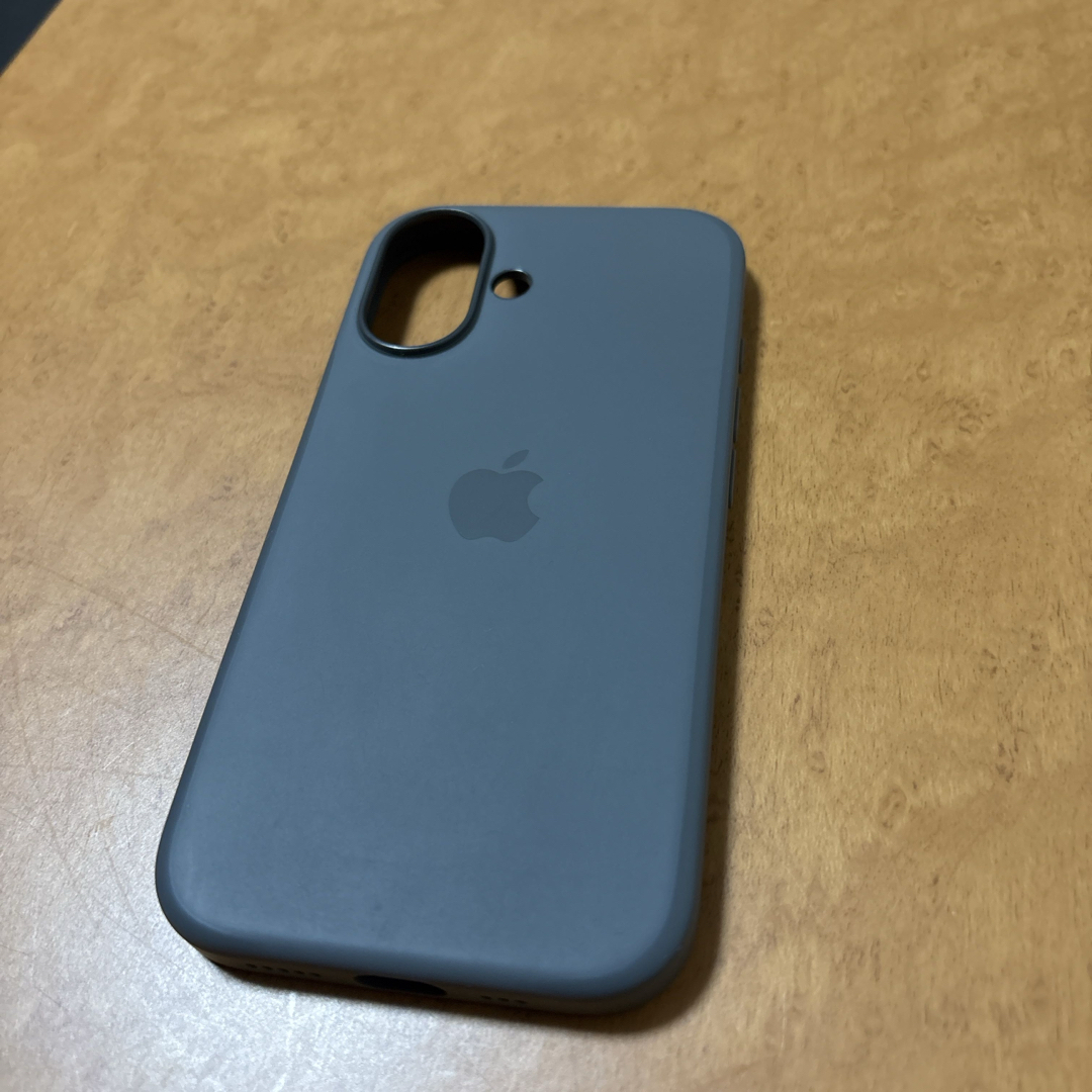 Apple - iPhone16 純正シリコンケース(ストーングレー)の通販 by Apple - iPhone16 純正シリコンケース(ストーングレー)の通販 by