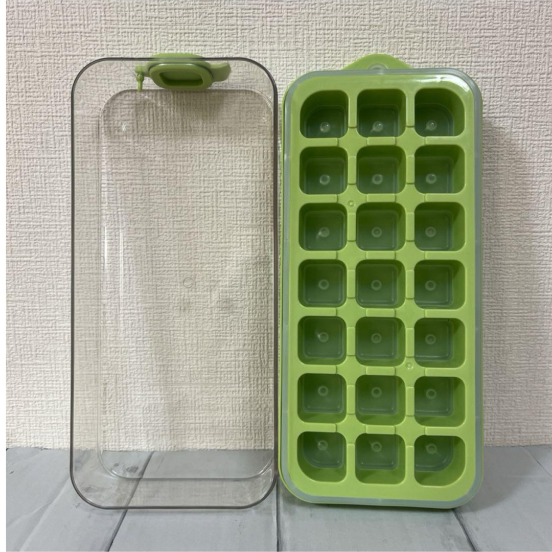 YXKING 氷作容器 触れずに作る製氷皿 シリコン製氷器 ワンプッシュ 蓋付き インテリア/住まい/日用品のキッチン/食器(調理道具/製菓道具)の商品写真