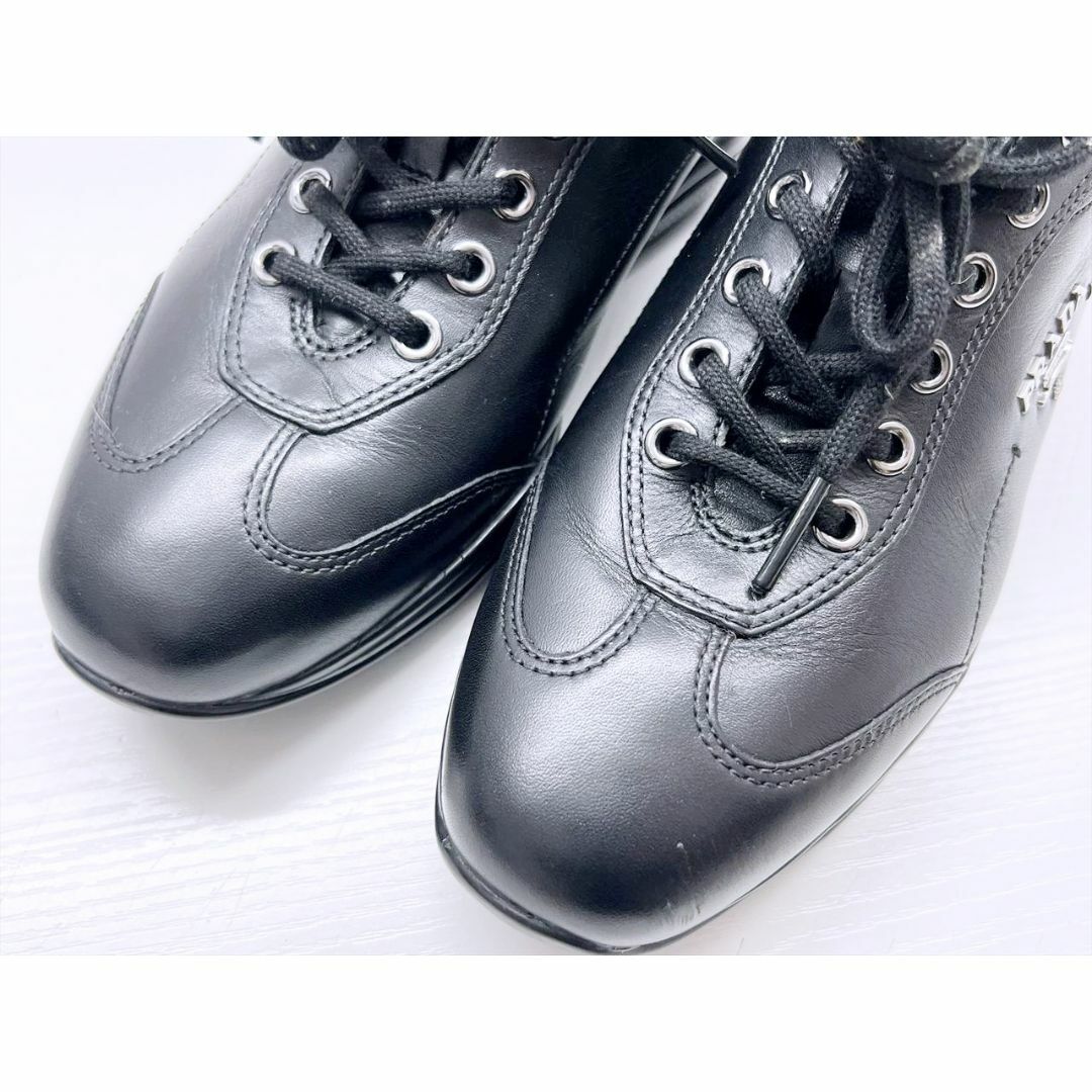 PRADA - 美品 PRADA プラダ ロゴ レザー ローカット スニーカー PRADA - 美品 PRADA プラダ ロゴ レザー ローカット スニーカー